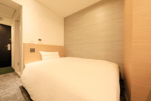 Single Room - Non-Smoking image 5
