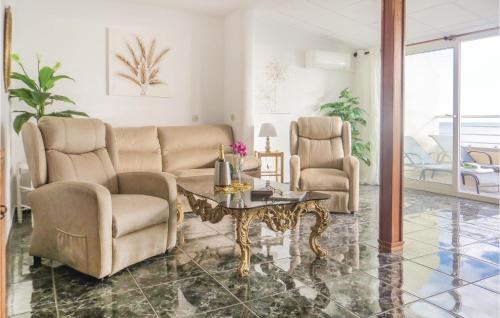Two-Bedroom Apartment in Torrevieja - image 14