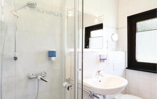 Bathroom, Stunning home in Thalfang with 2 Bedrooms and WiFi in Thalfang