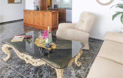 Two-Bedroom Apartment in Torrevieja - image 13