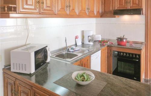 Two-Bedroom Apartment in Torrevieja - image 6