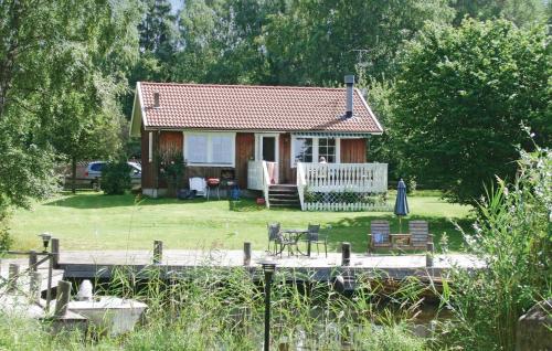 Stunning home in Sjtorp with 2 Bedrooms and WiFi - Sjötorp