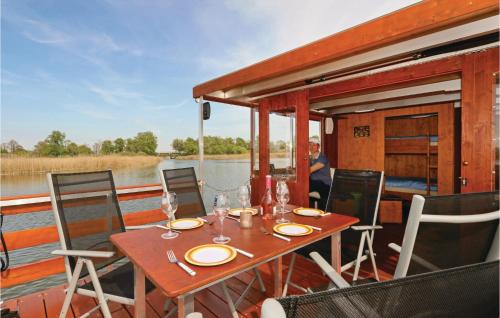 Lovely Ship In Radewege With Kitchenette