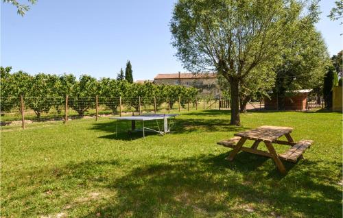 Aed, Awesome Apartment In Vallabregues With Wifi in Vallabregues