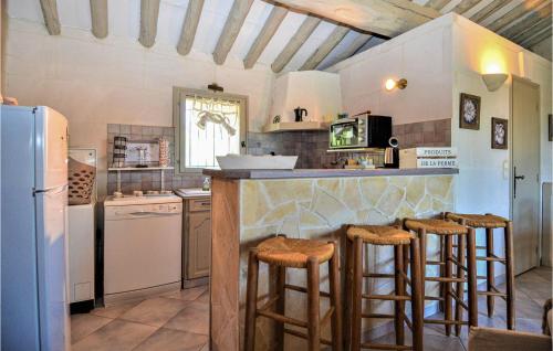 köök, Awesome Apartment In Vallabregues With Wifi in Vallabregues
