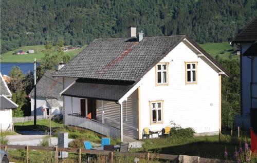 . 2 Bedroom Gorgeous Apartment In Vossestrand