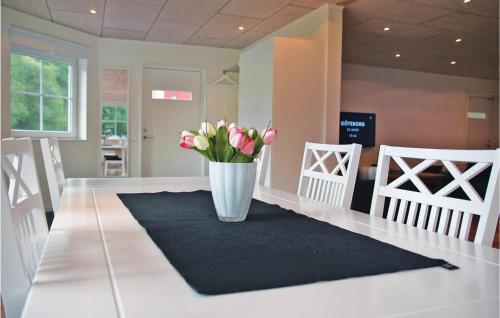 Konyha, 2 Bedroom Lovely Apartment In Habo in Mullsjo