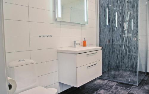 Fürdőszoba, 2 Bedroom Lovely Apartment In Habo in Mullsjo