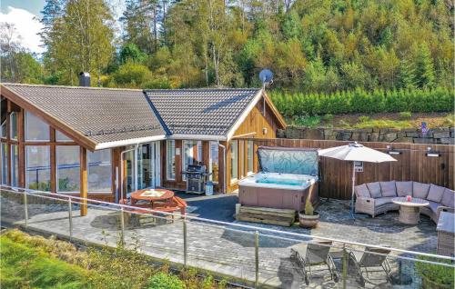 Vista exterior, Stunning Home In Farsund With 4 Bedrooms, Private Swimming Pool And Indoor Swimming Pool in Farsund
