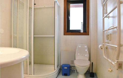 ห้องน้ำ, Two-Bedroom Holiday Home In Vimmerby in วิมเมอบีย์