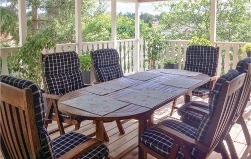 ทัศนียภาพภายนอกโรงแรม, Lovely Home In Spanga With Kitchen in สโปงงา