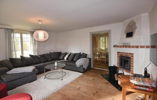 Stunning Home In Mellerud With Wifi in Asensbruka