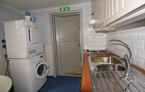 virtuve, Stunning Home In Mellerud With Wifi in Asensbruka
