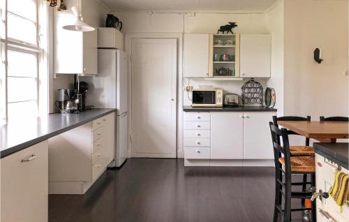 virtuve, Cozy Home In Mantorp With Wifi in Mantorp