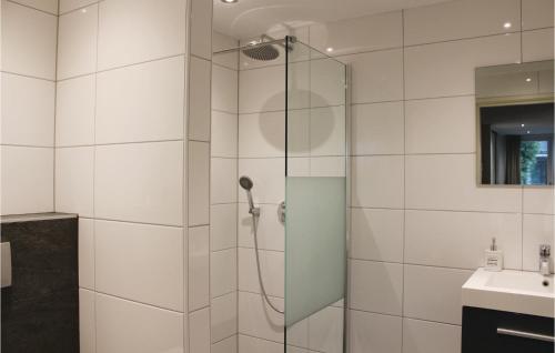 Bathroom, Oud Kempen Bungalow 183 in Stavenisse