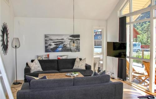 Amazing Home In Farsund With 3 Bedrooms, Jacuzzi And Wifi in Flekkefjord