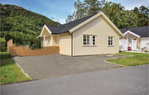 Amazing Home In Farsund With 3 Bedrooms, Jacuzzi And Wifi