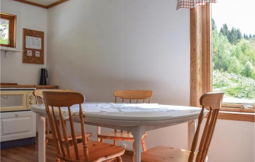 مطبخ, 4 Bedroom Beautiful Home In Steinstø in ستالهييم