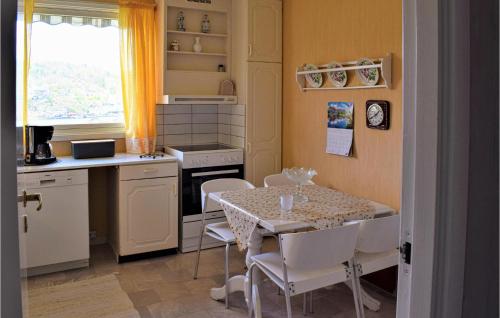 Kitchen, Stunning Home In Langangen With 2 Bedrooms And Wifi in Langesund