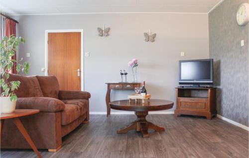  Beautiful Home In Beerzerveld With Kitchen in Beerzerveld