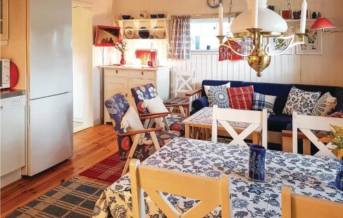 virtuve, 3 Bedroom Beautiful Home In Sollebrunn in Sollebrunn