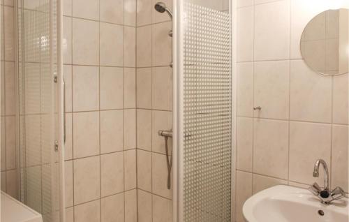  Amazing Home In De Moer With 2 Bedrooms And Wifi in 5176 NP De Moer