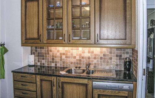 Gorgeous Home In Dalsøyra With Kitchen Gorgeous Home In Dalsøyra With Kitchen