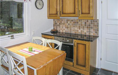 Gorgeous Home In Dalsøyra With Kitchen Gorgeous Home In Dalsøyra With Kitchen