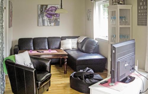 Gorgeous Home In Dalsøyra With Kitchen Gorgeous Home In Dalsøyra With Kitchen