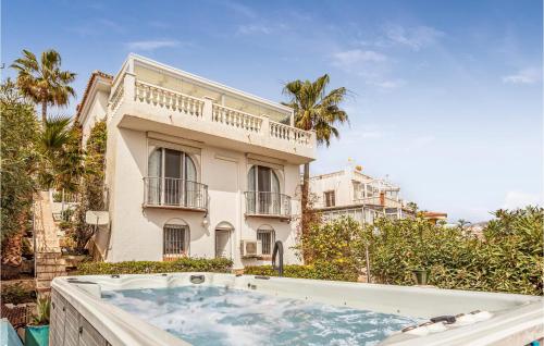 Stunning home in Torrox Costa with WiFi, Outdoor swimming pool and 5 Bedrooms gîte à louer Huit