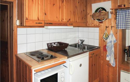virtuve, 2 Bedroom Gorgeous Home In Rorvik in Rorvika