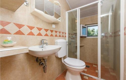 Fürdőszoba, Beautiful Apartment In Utjeha in Utjeha