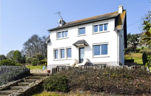 Beautiful home in Plouguiel with WiFi and 4 Bedrooms gîte à louer Plouguiel