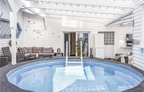 . Beautiful home in Motala with Sauna, WiFi and Outdoor swimming pool