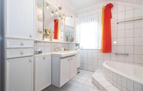 Three-Bedroom Holiday Home in Mondsee - image 2