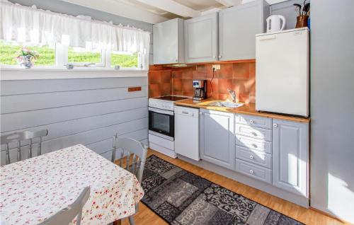 廚房, Holiday Home Vagstranda Hjelvik Ii in 伏史特蘭達