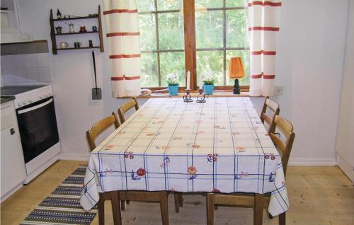 virtuve, Three-Bedroom Holiday Home In Annerstad in Annerstad