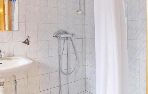 Bathroom, 2 Bedroom Awesome Home In Svanskog in Svanskog