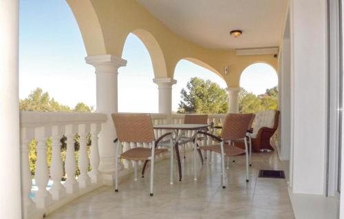Étterem, Gorgeous Home In Trullent in Orba