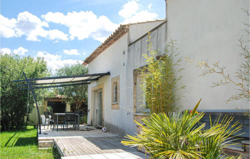 Maisons de vacances Stunning home in Villetelle with Outdoor swimming pool, WiFi and 3 Bedrooms