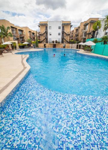 Apartamento cómodo, luz natural, zonas comunes, piscinas traer gorro, wifi, parqueadero en el Quindío