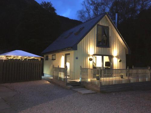 Bluebell Cottage with Hot Tub - Ballachulish