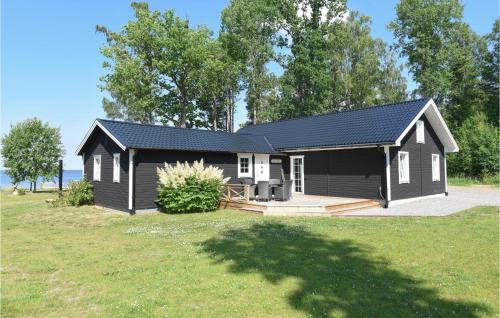 Nice Home In Sjtorp With Kitchen - Sjötorp