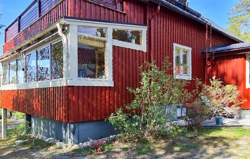 B&B Storsävarträsk - Awesome Home In Storsvartrsk With Sauna, Wifi And 3 Bedrooms - Bed and Breakfast Storsävarträsk