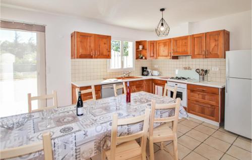 Beautiful Home In Rochefort Du Gard With Kitchen