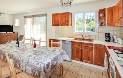 Beautiful Home In Rochefort Du Gard With Kitchen