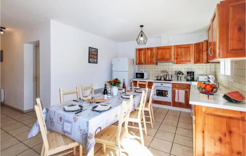 Beautiful Home In Rochefort Du Gard With Kitchen