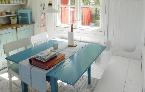 virtuve, 3 Bedroom Awesome Home In Mårdaklev (3 Bedroom Awesome Home In Mardaklev) in Alnas