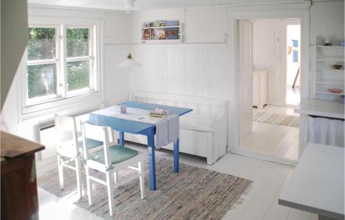 virtuve, 3 Bedroom Awesome Home In Mårdaklev (3 Bedroom Awesome Home In Mardaklev) in Alnas