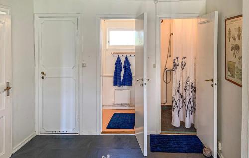 숙소 외관, 3 Bedroom Cozy Home In Borgholm in 보리홀름